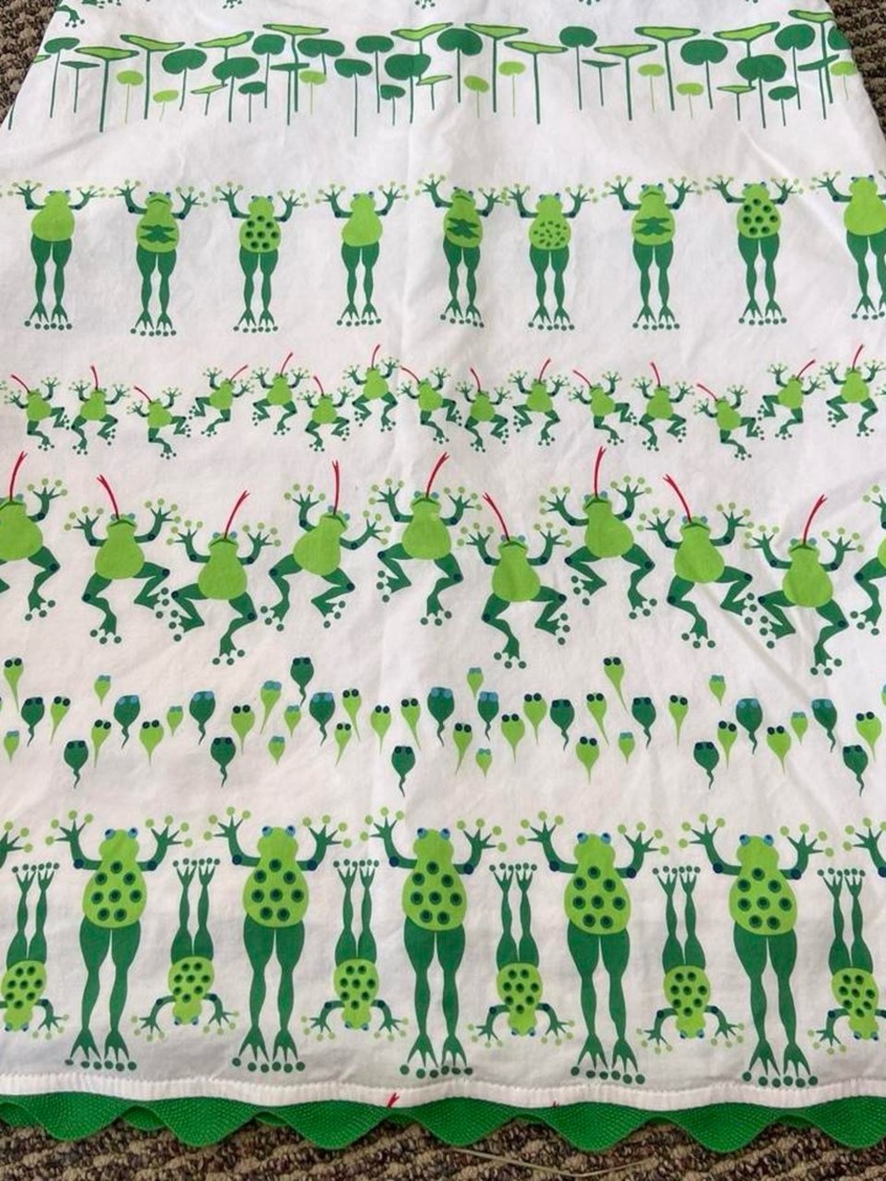 Unique Vintage White Midi Skirt with Green Frog Print - Picture 2 of 4